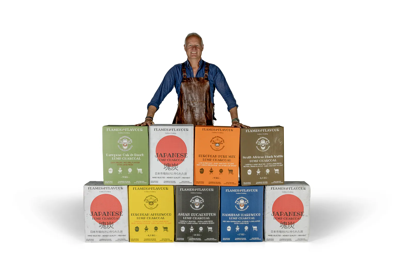 Laurens achter een stapel dozen Flames & Flavour